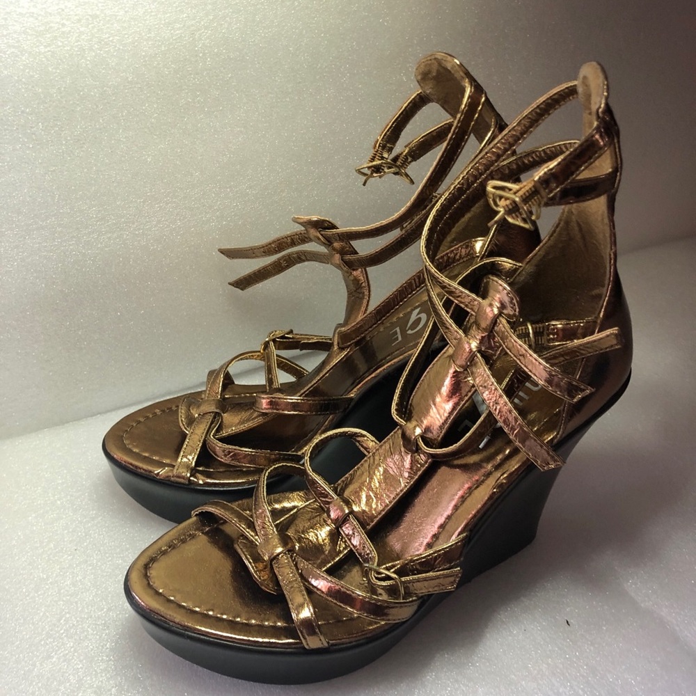 Rouge woman’s size 6